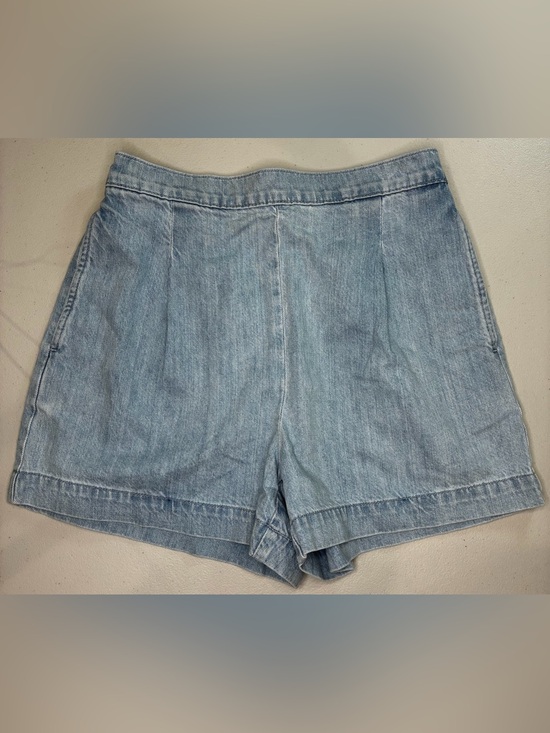 Madewell Pants - Women’s Madewell Light Wash High-Rise Pleated Denim Shorts- size S